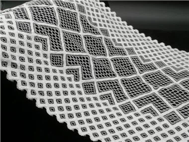 Uch o'lchovli dantelli trim